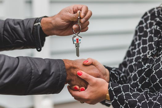 veteran holding keys to a new home