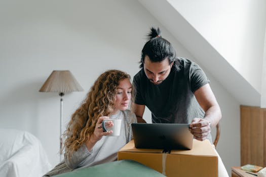 retiree using laptop to compare mortgage rates